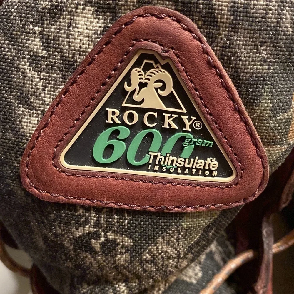 NEW, ROCKY 600, WATERPROOF, THINSULATE/INSULATION SIZE 12M BOOTS. BR